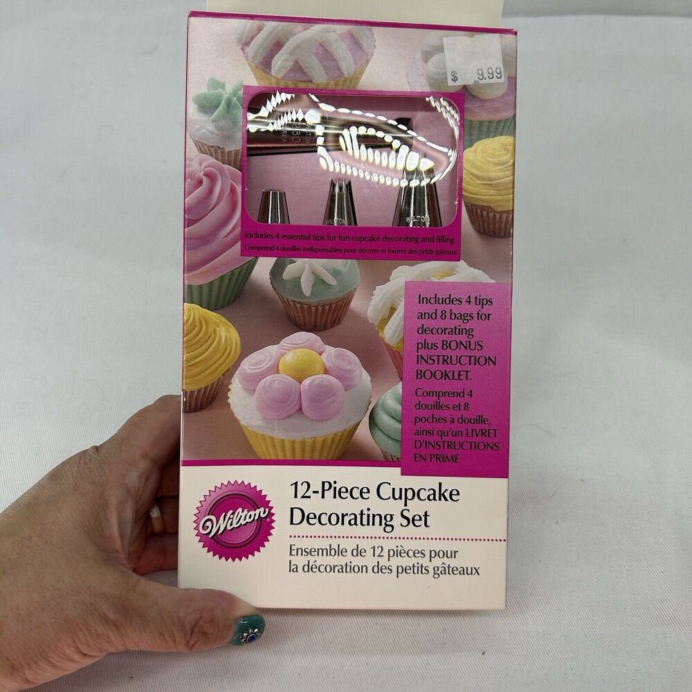 Wilton Cupcake Decorating Set Icing Tips 12-Piece (4 tips, 8 bags) Cake Dessert
